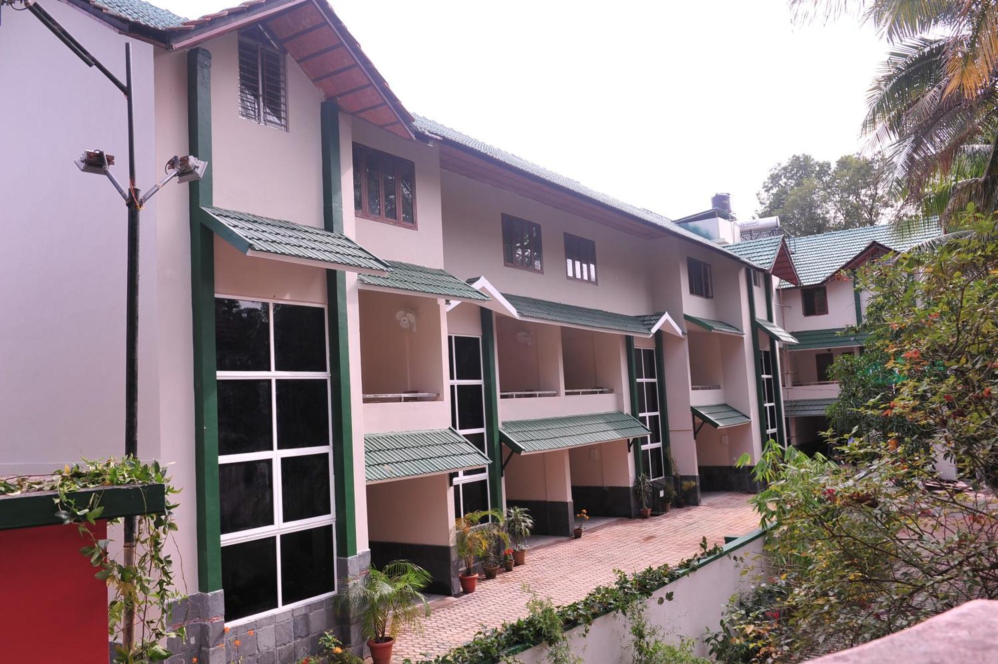 Haritagiri Otel Kalpatta Dış mekan fotoğraf
